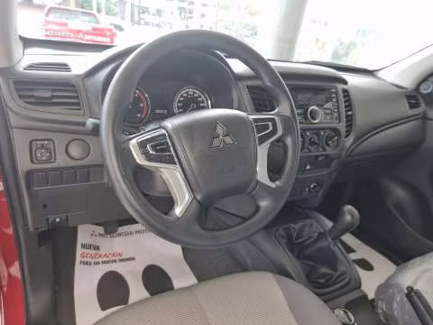 Mitsubishi L200 DC 4x4 mecánico GLX 2023