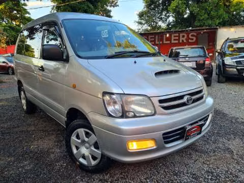 Toyota Noah 2001