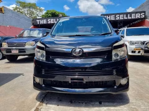 Toyota New Voxy 2008 - Imagen 3