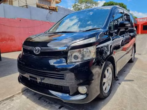 Toyota New Voxy 2008 - Imagen 2