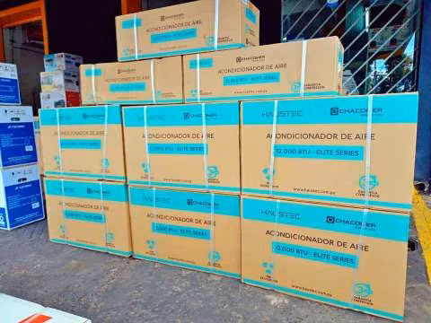 Aire acondicionado Haustec de  btu con soporte de regalo