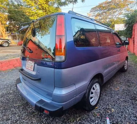 Toyota Noah 1998 - Imagen 2