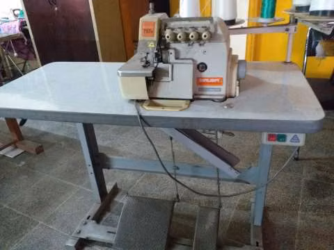 Máquina de coser overlock 5 hilos