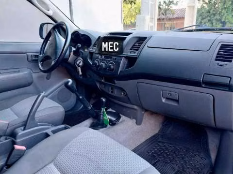 Toyota Hilux 2015 motor 2.5 diésel mecánico 4x4 - Imagen 3