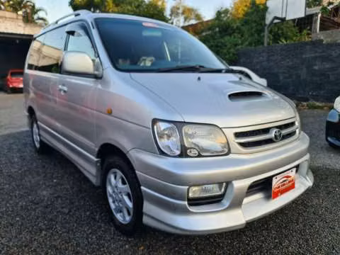 Toyota Noah 1999