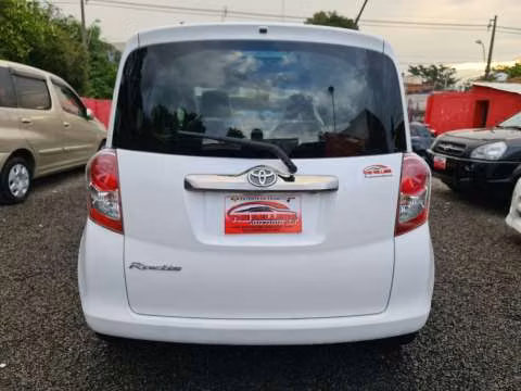 Toyota Ractis 2009 - Imagen 2