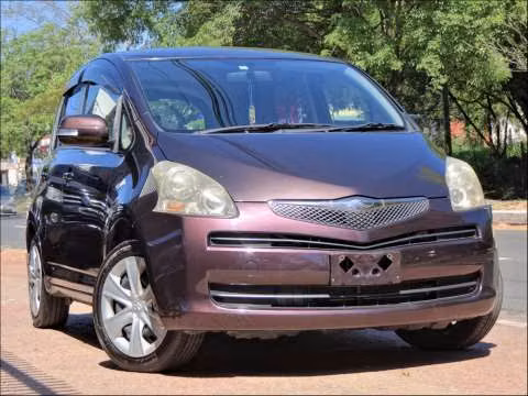Toyota Ractis 2009 motor vvti 1.3 naftero automático