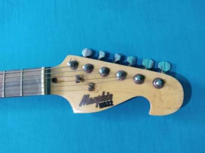 Memphis M822 electric guitar without case
