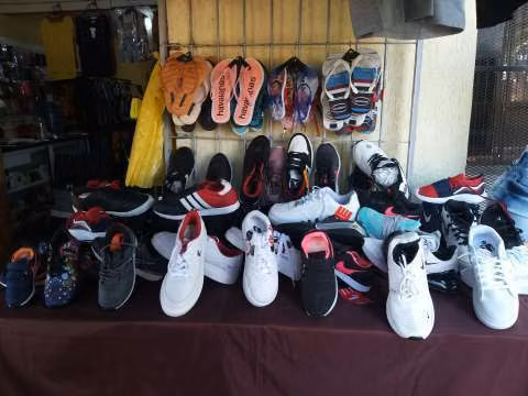 Calzados deportivos para damas y caballeros