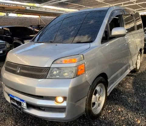 Toyota Voxy 2005