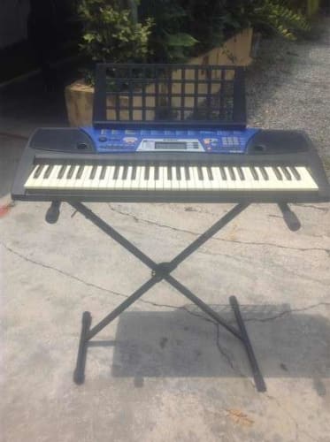 Yamaha PSR-202 Keyboard/Ogan with Gift Lathe