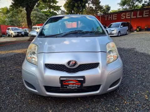 Toyota New Vitz 2010 - Imagen 3