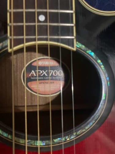 Guitarra electroacústica Yamaha APX 700