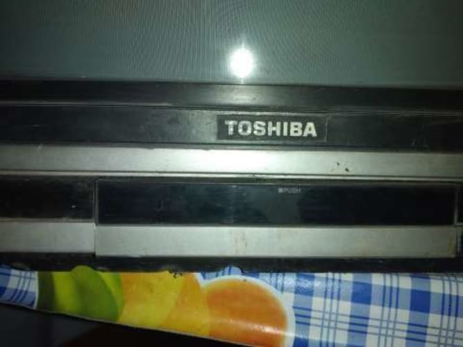 Televisión antigua Toshiba Colour TV modelo 205R5N