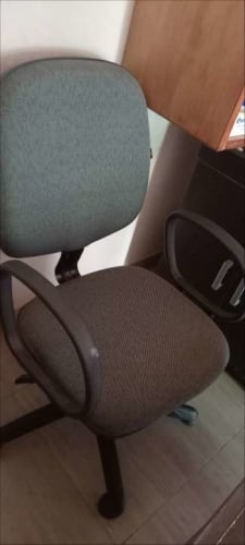 Escritorio más silla con ruedita para oficina