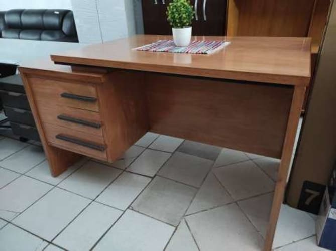 Wooden desk with 3 drawers light brown
