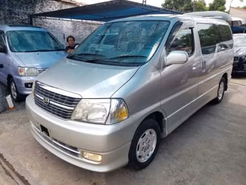 Toyota Granvia 2000