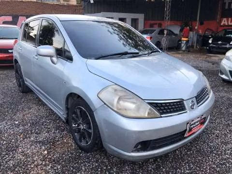 Nissan Tiida hatchback 2004 motor 1.5 naftero automático