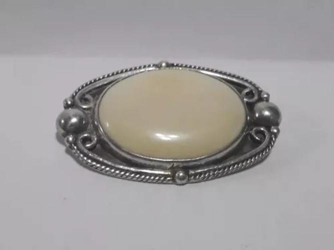 Old Silver Brooch Prendedor and Center Bone Check Stock