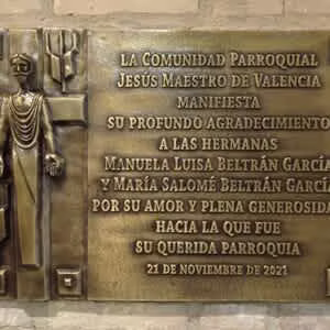 Pulido Profesional de Placas Conmemorativas de Bronce: ¡Dales Brillo Eterno!