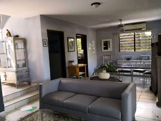 SE ALQUILA CASA MIRAMAR, PRIVADA, 2 plantas, de las mas grandes del residencial, tiene 600 v2 de terreno, cochera 4