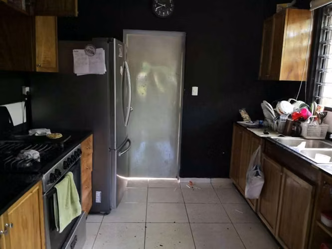 SE ALQUILA CASA MIRAMAR, PRIVADA, 2 plantas, de las mas grandes del residencial, tiene 600 v2 de terreno, cochera 4 - Imagen 3