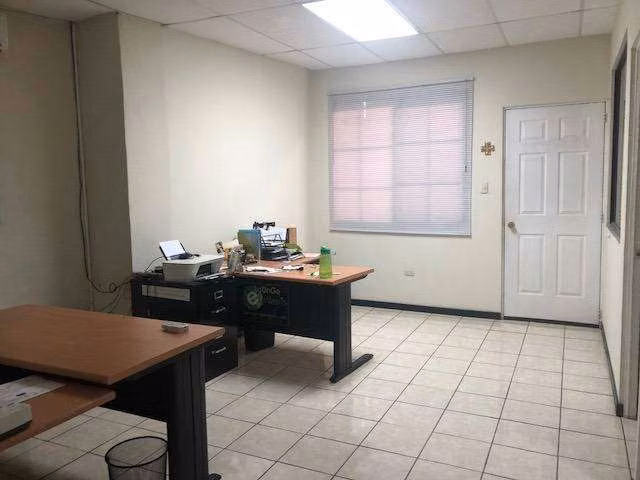 SE VENDE BODEGA COLONIA ROMA, tiene 400 mts2 de construccion, incluye 60 mts2 de oficina, 2 baños en oficina y un baño