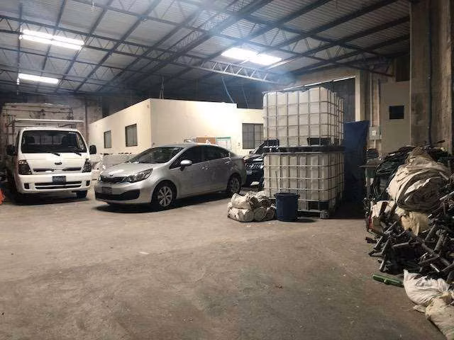 SE VENDE BODEGA COLONIA ROMA, tiene 400 mts2 de construccion, incluye 60 mts2 de oficina, 2 baños en oficina y un baño