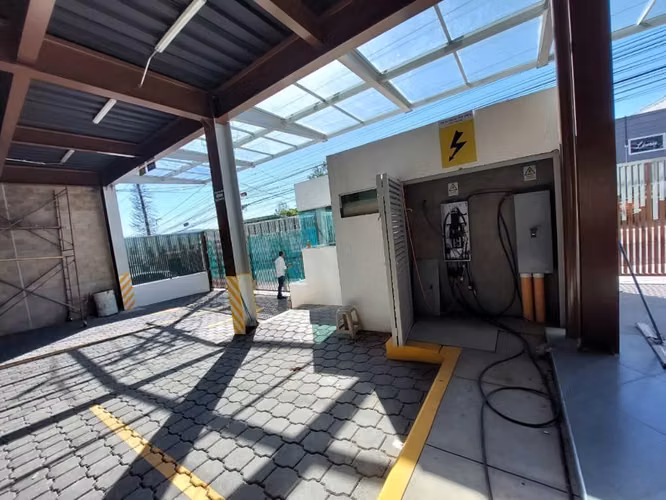 VENDO  MODERNO EDIFICIO NUEVO / SAN BENITO - Imagen 2