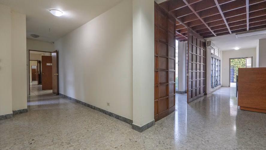 ALQUILER o VENTA/ AMPLIO PARA OFICINAS EN SAN BENITO