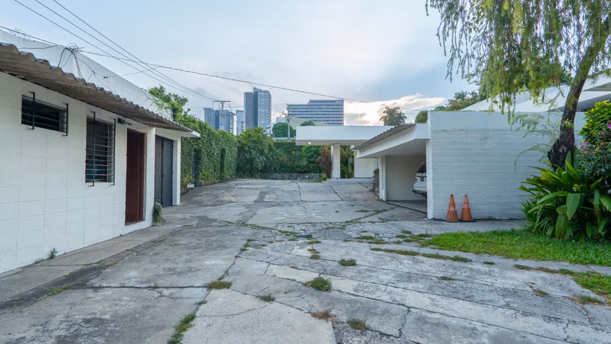 ALQUILER o VENTA/ AMPLIO PARA OFICINAS EN SAN BENITO