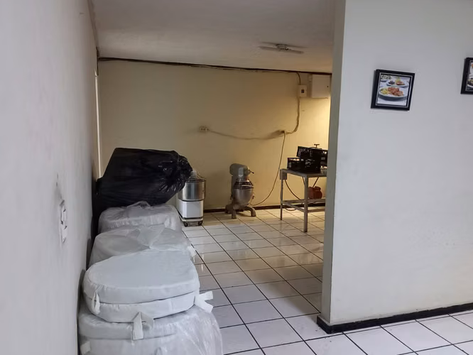 Casa adaptada para negocio, con buena ubicación