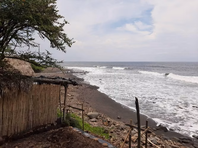 Propiedad a pocos metros de la playa. Sector Shalpa - Imagen 8