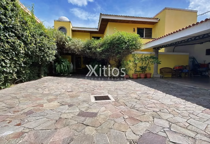Venta de Casa en Cumbres de Cuscatlán