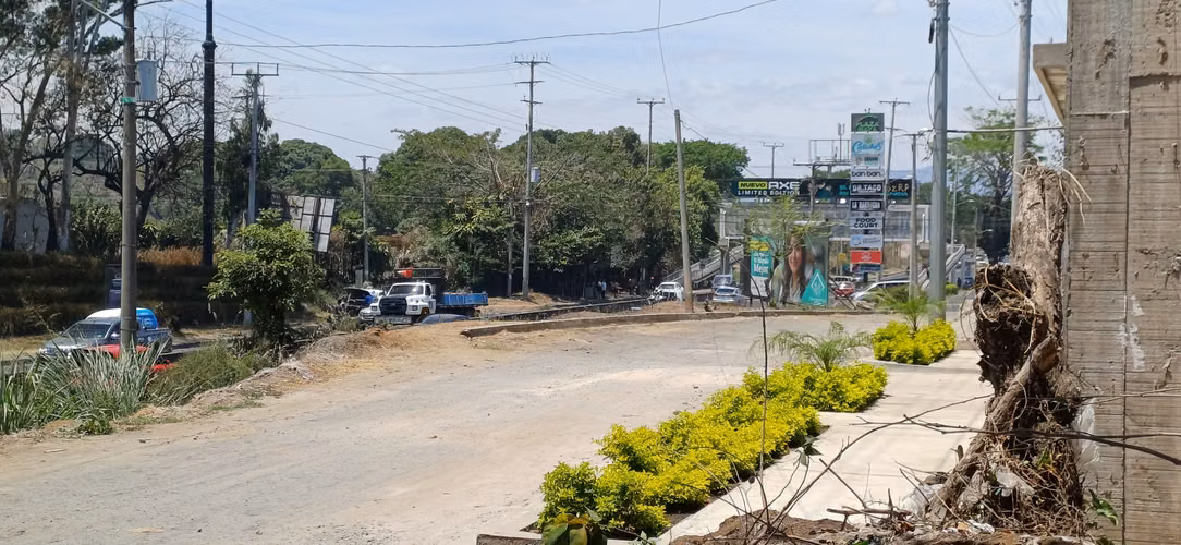 VENTA- TERRENO 1234 V2  CARRETERA   FRENTE LUNA MAYA SANTA ANA.