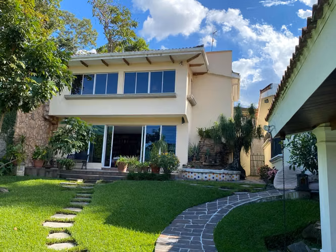 Casa en venta en col. San Benito.