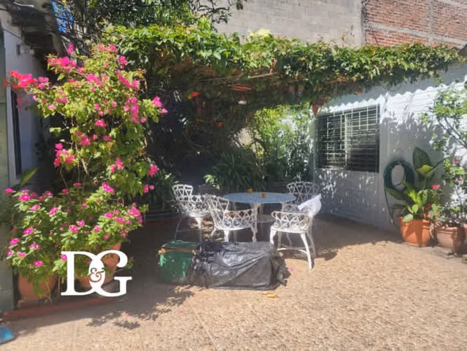 VENDO CASA GRANDE PARA USO COMERCIAL EN CIUDAD MERLIOT