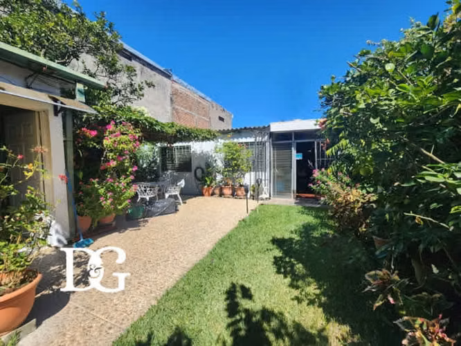 VENDO CASA GRANDE PARA USO COMERCIAL EN CIUDAD MERLIOT