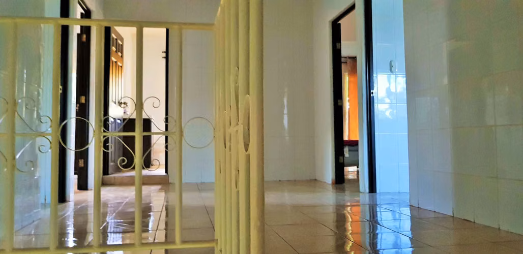 VENTA  CASA  585 METROS  EL REFUGIO  AHUACHAPAN