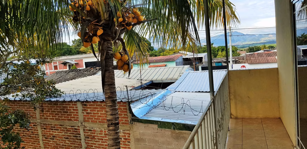 VENTA  CASA  585 METROS  EL REFUGIO  AHUACHAPAN