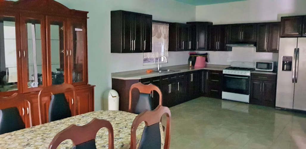 VENTA  CASA  585 METROS  EL REFUGIO  AHUACHAPAN