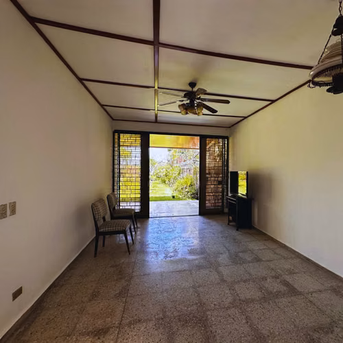 Vendo Casa en Res. Lomas de Altamira, 5 habitaciones + Estudio