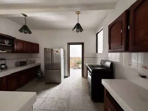 Vendo Casa en Res. Lomas de Altamira, 5 habitaciones + Estudio