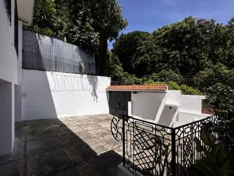 Vendo Casa en Res. Lomas de Altamira, 5 habitaciones + Estudio