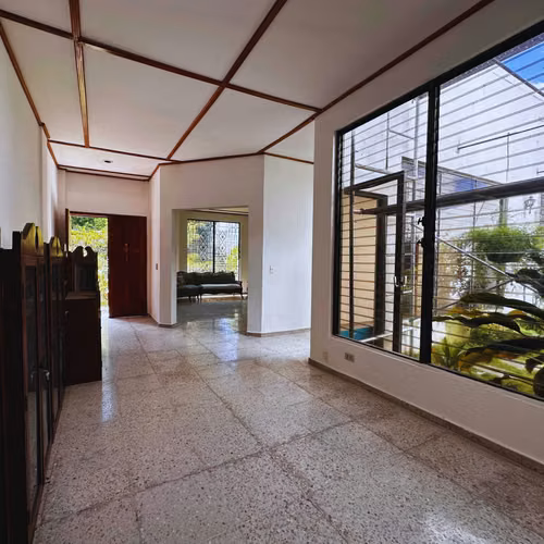 Vendo Casa en Res. Lomas de Altamira, 5 habitaciones + Estudio
