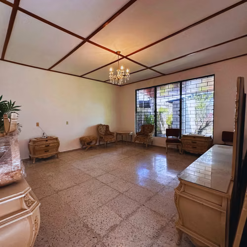 Vendo Casa en Res. Lomas de Altamira, 5 habitaciones + Estudio