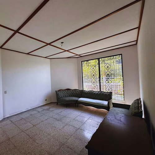 Vendo Casa en Res. Lomas de Altamira, 5 habitaciones + Estudio