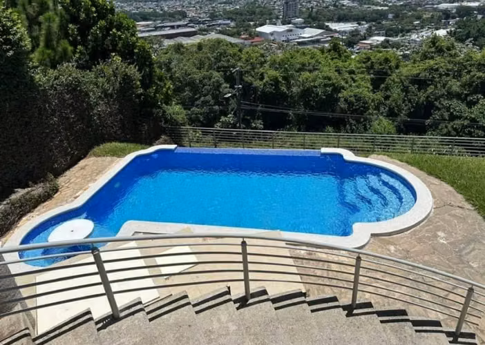 VENTA DE PRECIOSA CASA EN SIERRA SANTA ELENA/ ANTIGUO CUSCATLÁN - Imagen 2