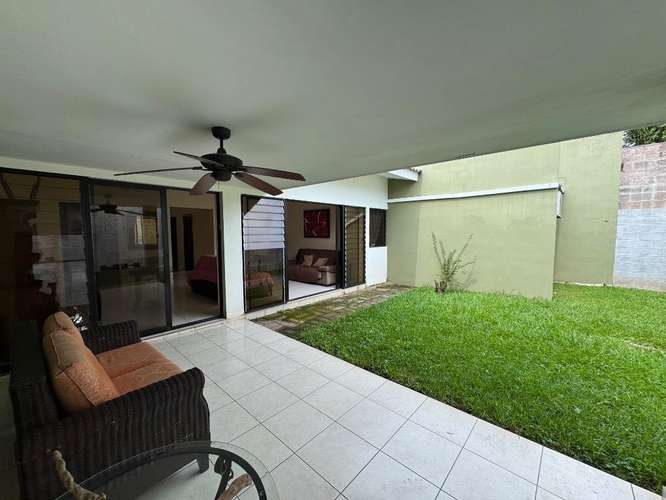 SE VENDE CASA MIRAMAR, San José villanueva, DE UNA PLANTA, tiene de terreno 400 v2