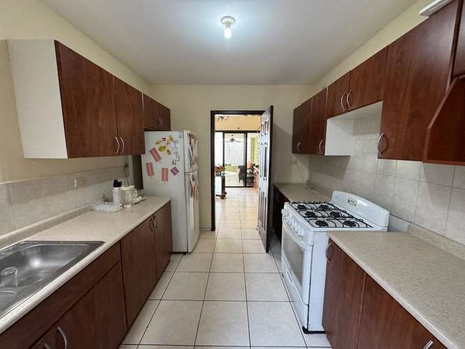 SE VENDE CASA MIRAMAR, San José villanueva, DE UNA PLANTA, tiene de terreno 400 v2